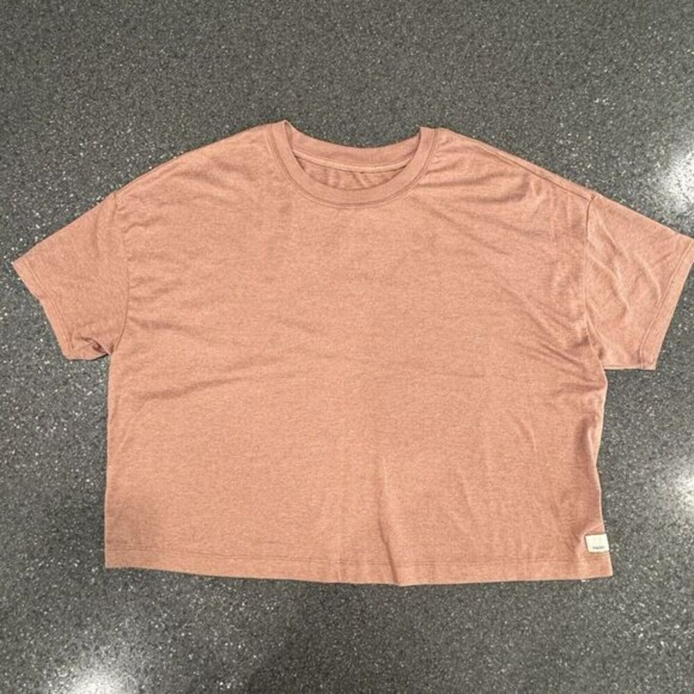 Vuori Women's Crop Top in Light Brown